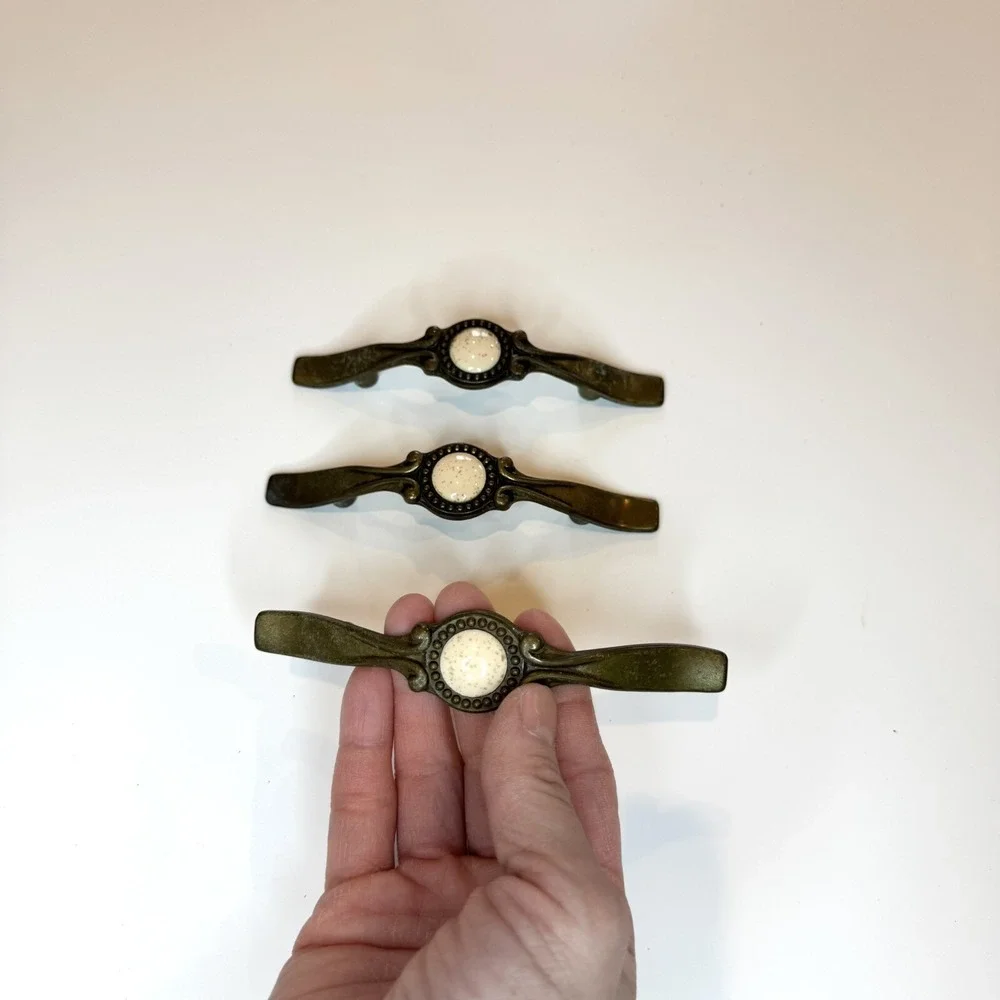 3 Vtg Brass Speckled Stone Center Hardware Cabinet Drawer Pulls Sundial Center